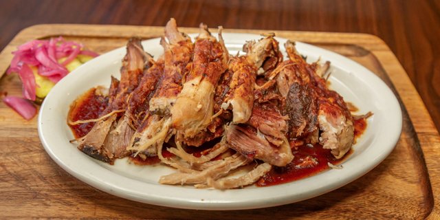 Pulled Pork w/ Rolls