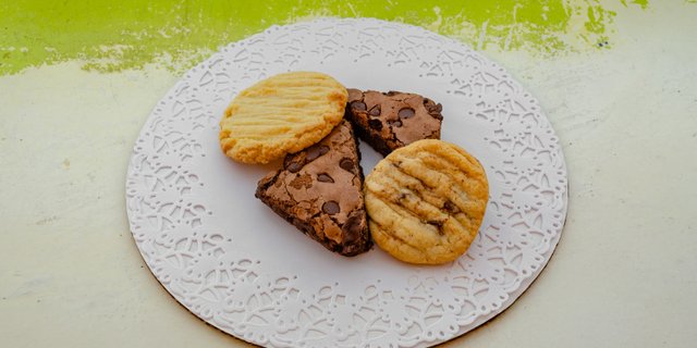 Fresh Baked Brownie & Cookie Tray