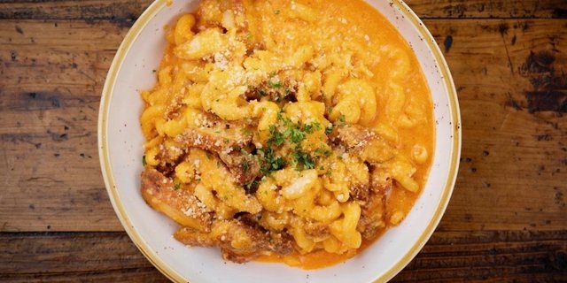 Buffalo Chicken Mac & Cheese Tray