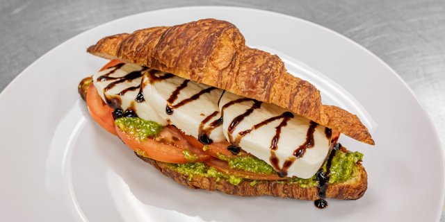 Tomato, Mozzarella & Pesto Sandwich Boxed Lunch