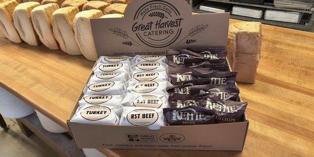 12 Sandwiches & Chips Catering Box