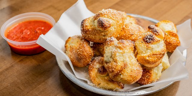 12 Garlic Knots