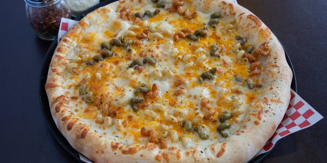 Mac & Cheese Pizza