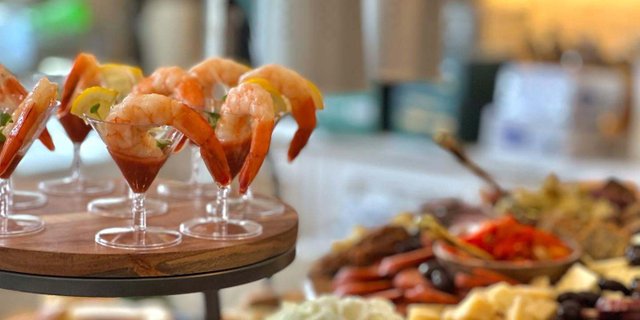 Jumbo Shrimp Cocktail Basket