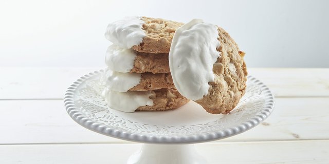 White Chocolate Mac Nut Cookies