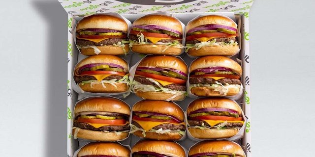 Beyond™ Classic Chzburger Box
