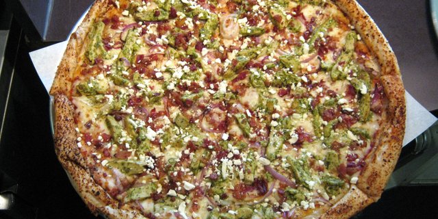Gluten-Free Cochino Chicken Pizza