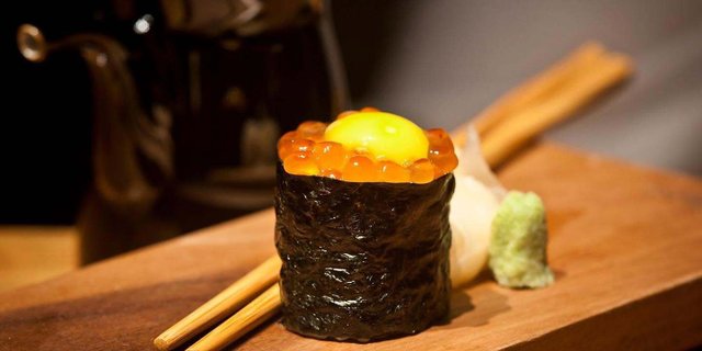 Sake Ikura Roll