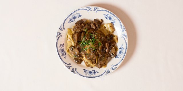 Beef Stroganoff Boxed Lunch