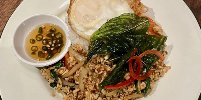 Chicken Ka Praw Over Rice