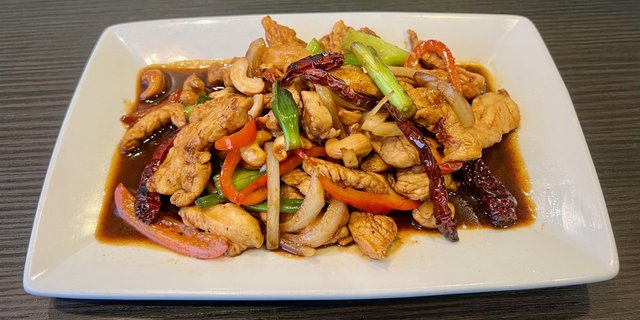 Stir Fried Cashew Nuts w/ Chicken