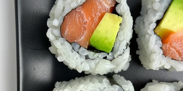 Salmon Avocado Roll