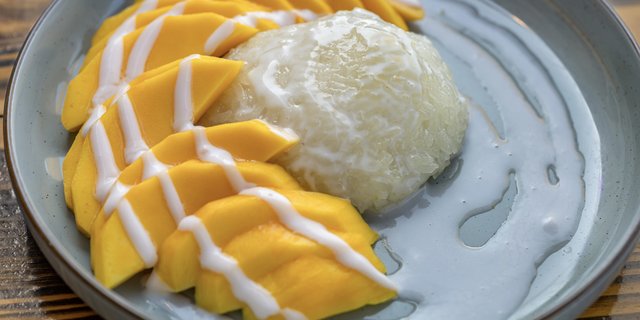 Sweet Sticky Rice w/ Mango