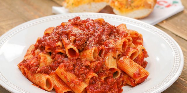 Pasta w/ Meat Sauce