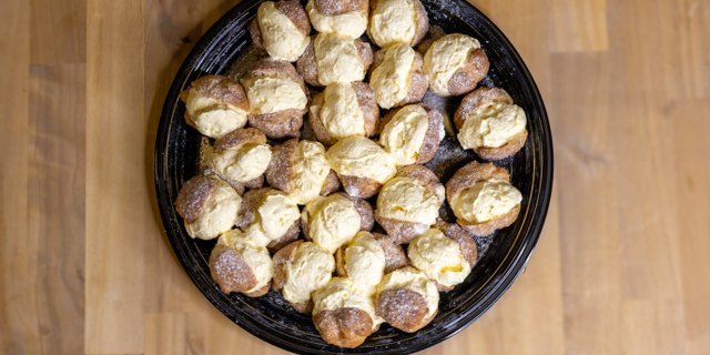 Mini Vanilla Cream Puffs Tray