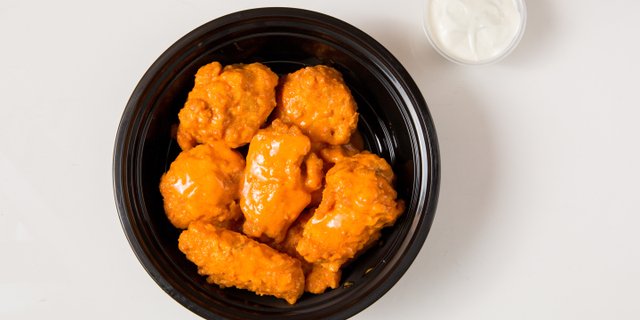 8 Buffalo Wings