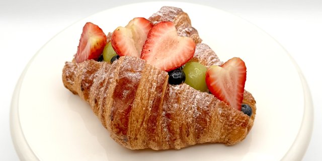 Croissant Fruits Sando