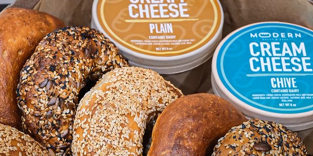 Medium Bagel & Cream Cheese Box