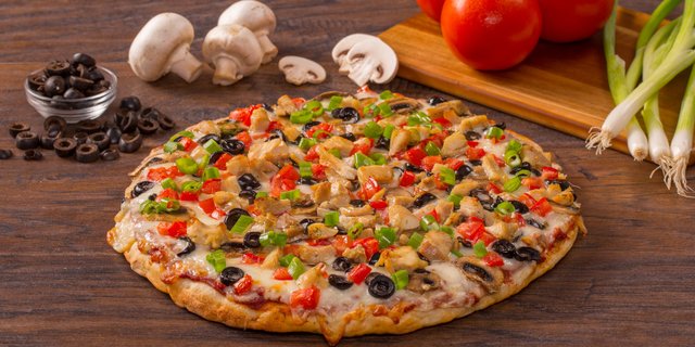 Robbers Roost Pizza With Classic Red Sauce