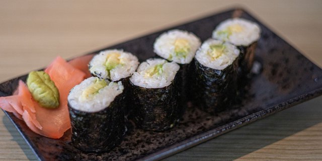 Avocado Roll (6 Pcs)
