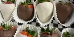 Chocolate & White Dipped Strawberries Tray