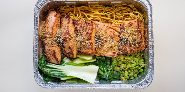 Miso Ginger Salmon* Tray
