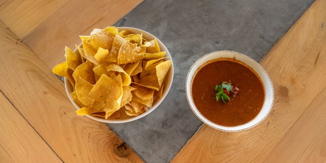 Signature Salsa & Chips