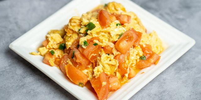 Homestyle Stir-Fried Scrambled Eggs w/ Tomatoes