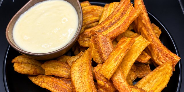 Queso Dip & Plantain Chips