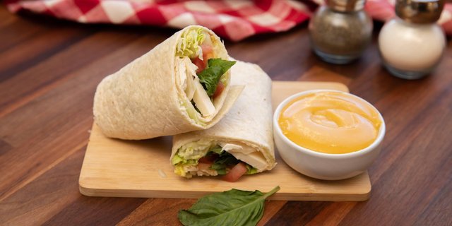 Mozzarella Caprese Wrap