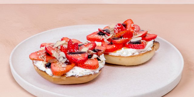 Strawberry & Hot Honey Bagel