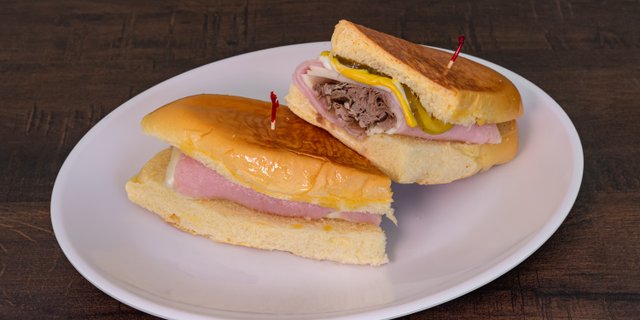 Medianoche Sandwich