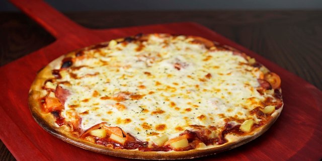 Hawaiian Luau Pizza