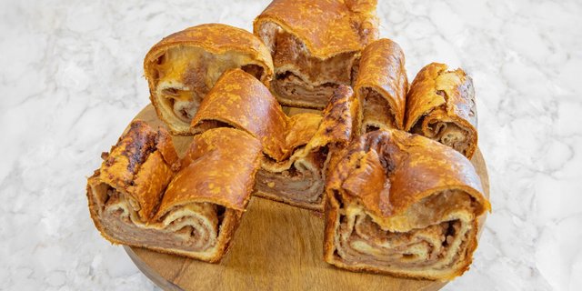 Apricot, Walnut & Raisin Mix Strudels