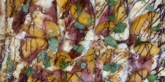 Peach & Prosciutto Pizza