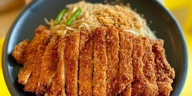 Crispy Chicken Pad Thai