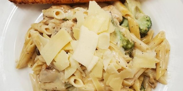 Chicken & Broccoli W/ Alfredo
