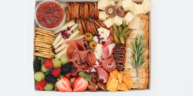 Charcuterie Medium Box