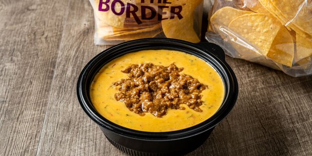 Queso w/ Seasoned Ground Beef