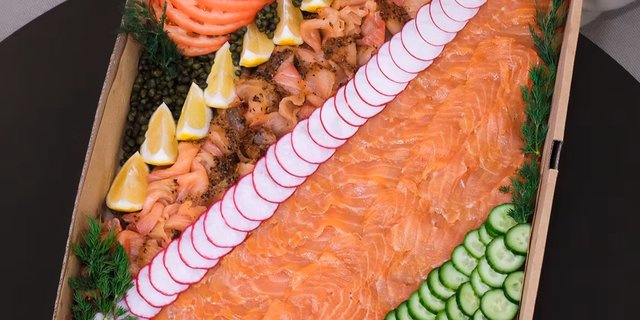 Medium Smoked Fish Box