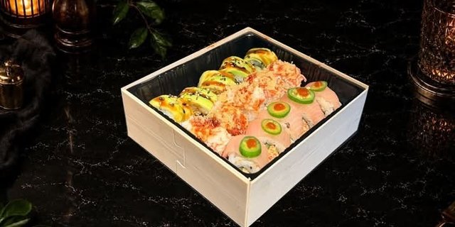 Chefs Mystery Sushi Box (15 Pieces)