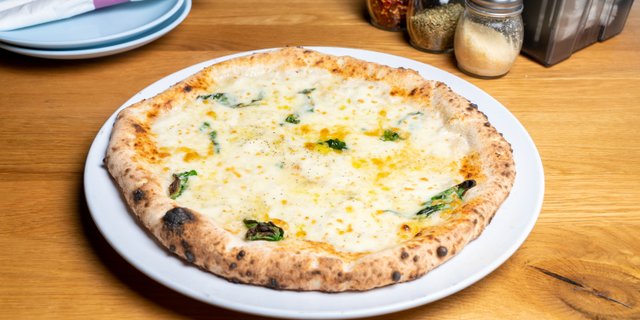 Quattro Formaggi Pizza