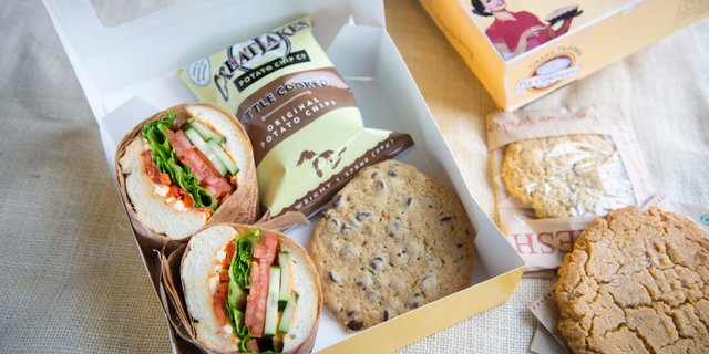 Sandwich Boxed Lunch w/ Cookie