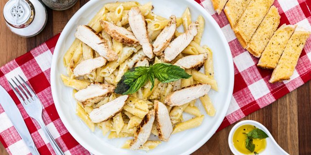 Chicken Alfredo w/ Ziti