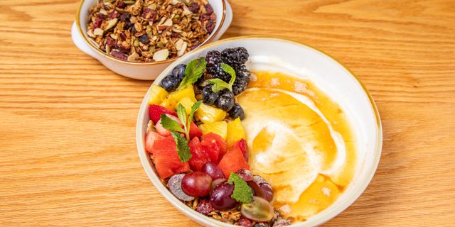 Yogurt & Granola