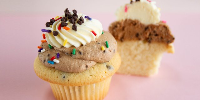 Chocolate Chip Cookie Dough Party Cupcakes