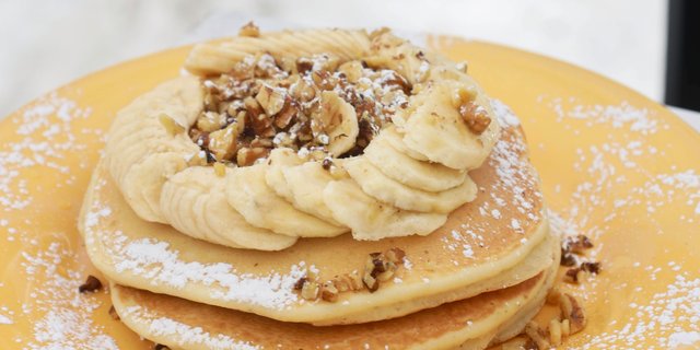 Banana Pecan Pancakes