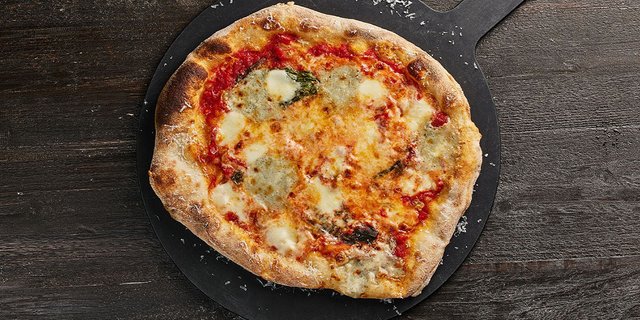 Quattro Formaggi Pizza