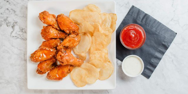 8 Traditional Wings Box