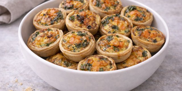 Tomato, Mozzarella & Basilic Mini Quiche